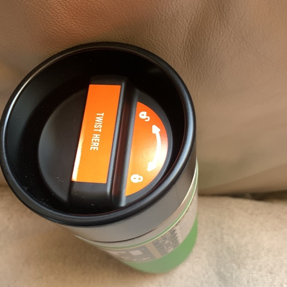 Yeti - Picture 2 of 8